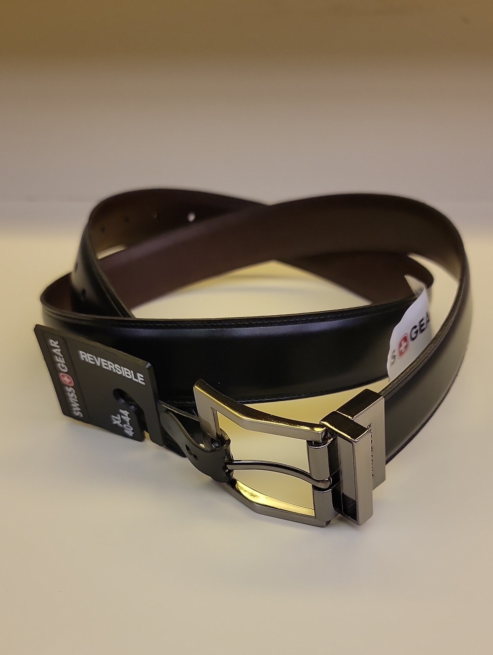SWISS+GEAR REVERSIBLE BLACK & BROWN LEATHER MEN'S BELT
